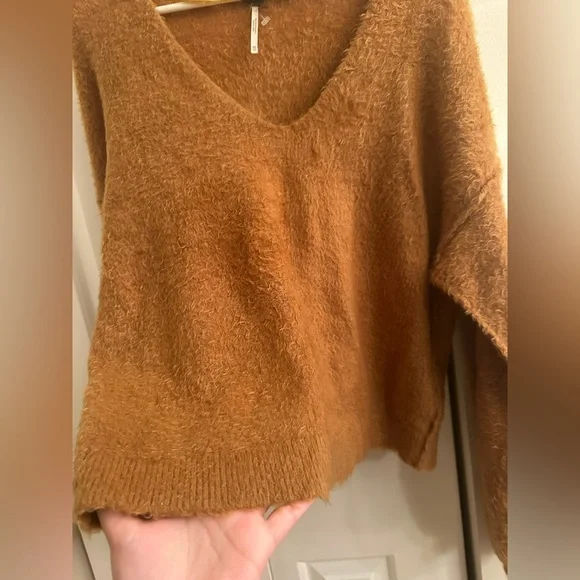Bundle Alert Free People Oversized Fuzzy V-Neck Sweater & Levi’s jeans. - Picture 8 of 15
